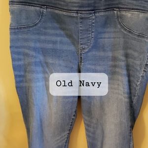 Old Navy Petite Rockstar pull-on cropped jeggings